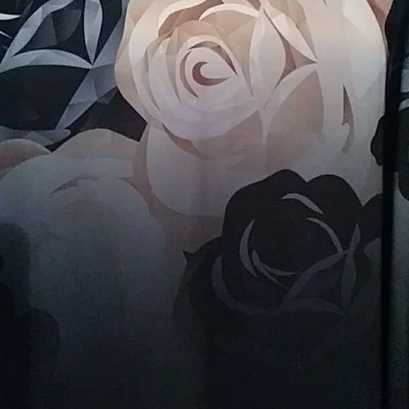 Top - Picture 2 of 2